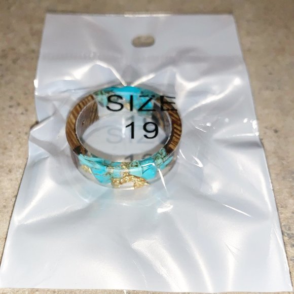 Wood and Resin Ring with Turquoise and Gold Flake - Picture 5 of 10